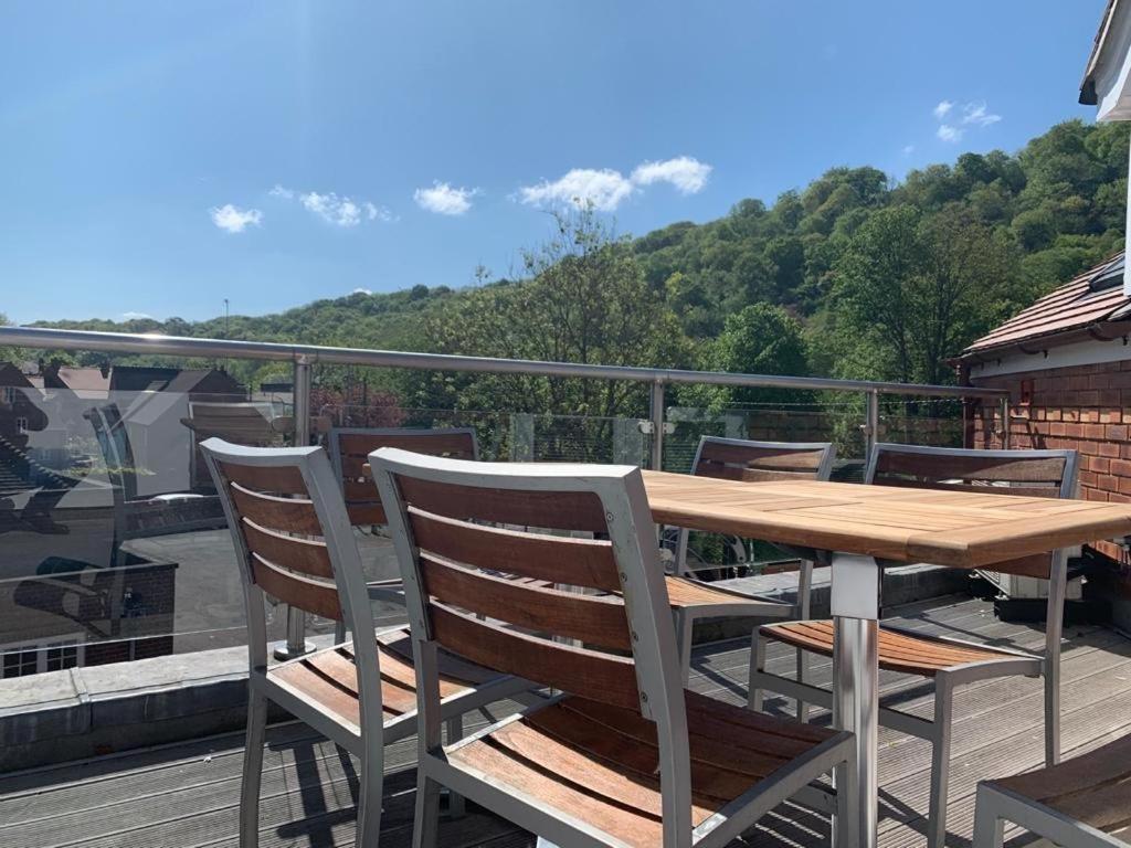 School Path Ironbridge Home With Roof Terrace Εξωτερικό φωτογραφία